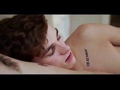 วัยรุ่นฝรั่งหล่อหุ่นดีชวนเพื่อนมาดูหนังโป๊เงี่ยนแก้ผ้าโชว์ควยอมควยกันสุดเสียว