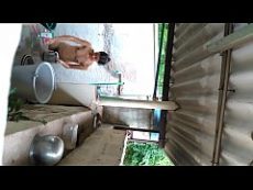 ส่องดูหีเมียเพื่อนข้างบ้าน แอบเอาไปตำแจ่วมานาน งานนี้ขอดูหอยให้เต็มๆตาหน่อยเถอะว่ะ โอ้วได้เห็นแล้ว ฝันเปียกแน่นคืนนี้ หม้อใหญ่ หมอยดก